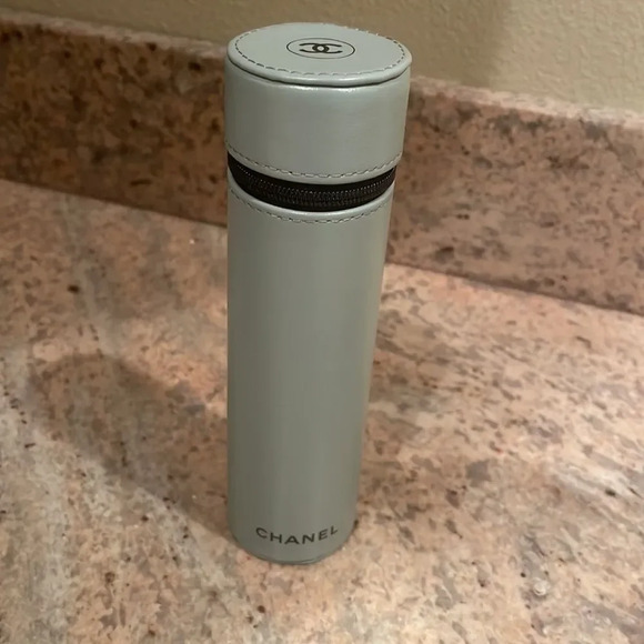 NWT Chanel Les Pinceaux De Chanel light green leather case with three brushes - Picture 5 of 16